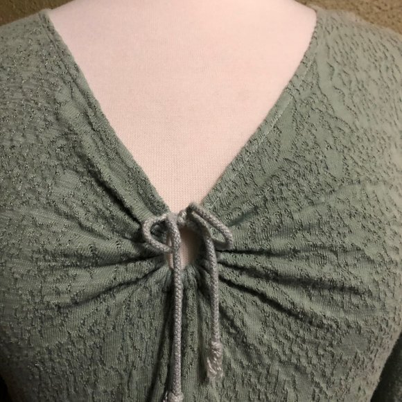 Earth Creations Sage Cotton Bell Sleeve Top - Picture 3 of 5